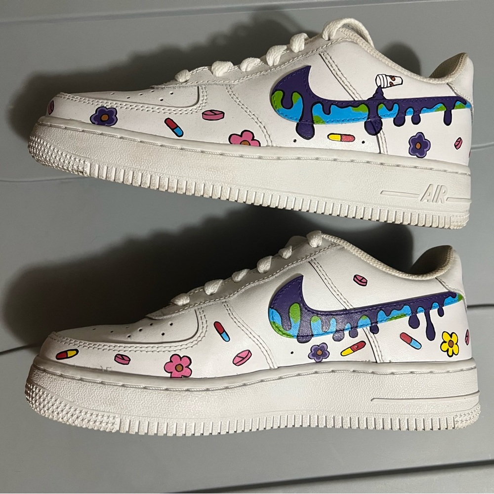 Custom juice wrld air forces. Size 4.5Y